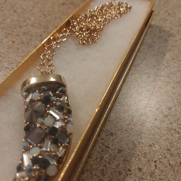 Necklace (costume jewelry) - Picture 2 of 3